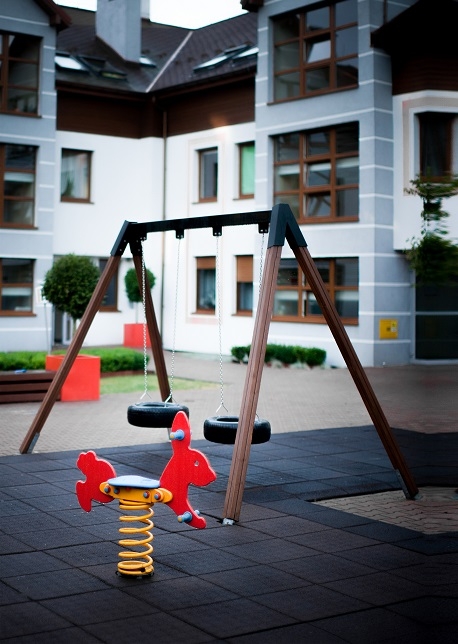 Lars Laj  ساحات اللعب, الهزازة و التوازن