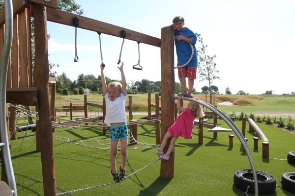 Lars Laj  ساحات اللعب