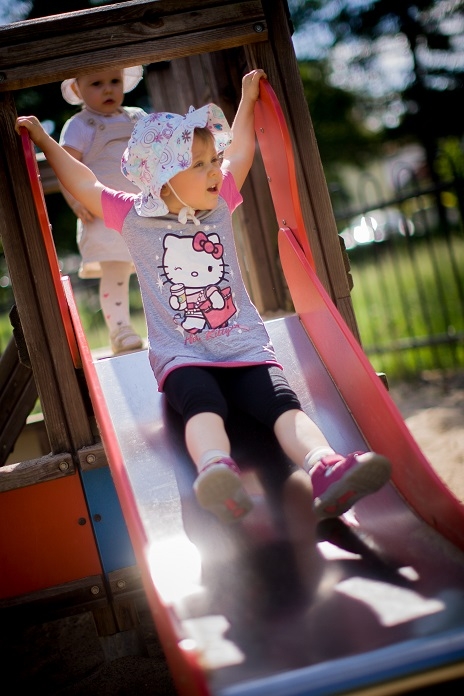 Lars Laj  ساحات اللعب, الانزلاق