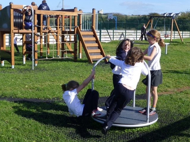 Lars Laj  ساحات اللعب, الدوران