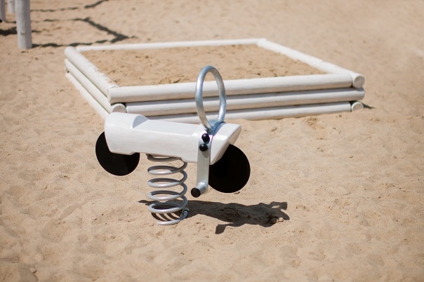 Lars Laj  ساحات اللعب, الهزازة و التوازن