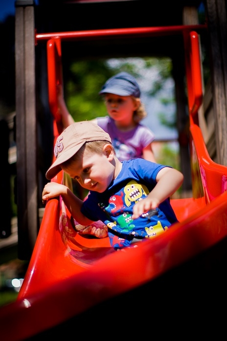 Lars Laj  ساحات اللعب, الانزلاق