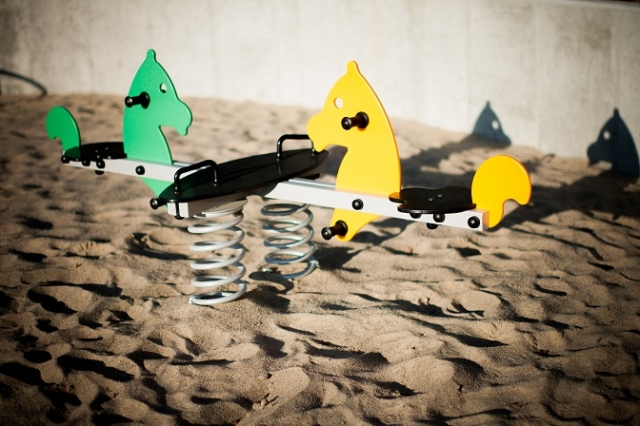 Lars Laj  ساحات اللعب, الهزازة و التوازن