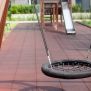 أرجوحة Single Swing (BNS 90cm) دائرية معلقة بحبال على ملعب أطفال.