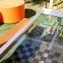 HPL Bench Chess and ludo game طاولة لعب خارجية مع مقاعد خشبية وألعاب شطرنج ولودو مدمجة.